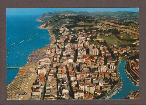 AK Gabicce Mare e Monte. Veduta aerea della spiaggia e Porto Canale.