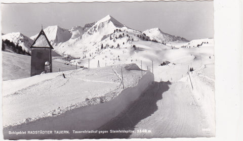 AK Schigebiet Radstädter Tauern. Tauernfriedhof gegen Steinfeldspitze.