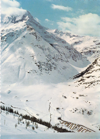 AK Schigebiet Sportgastein. Blick auf Talstation der Schideck-Doppelsesselbahn mit Valeriehaus und Schidörfl Naßfeld, gegen Schareck.