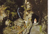 AK Romantischer Höhenweg zwischen dem Weltkurort Badgastein und dem Thermalbad Hofgastein. Tunnel und Wasserfallpartie in der Gadaunerer-Schlucht.