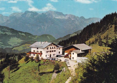 AK Werfenweng. Steinberghof mit Hagengebirge. Bes. S. u. B. Fuchs.